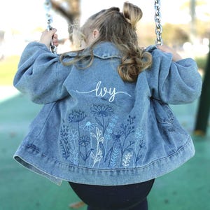 Personalisierte Kinder Jeansjacke, Benutzerdefinierte Jeansjacke für Baby, Namen Jacke für Kinder, personalisierte Mädchen Kleidung, Blumenmädchen Geschenk, Wildblume
