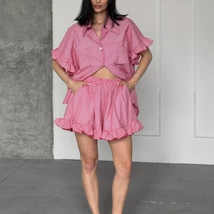 2-Piece Ruffle Cotton Set – Oversized Shirt & High-Waist Shorts – Pink Summer Loungewear Bridesmaid Robes