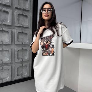 Oversized T-Shirt Kleid mit Kaninchen Cartoon Print - Weiße Baumwolle Casual Dress – One Size Relaxed Fit