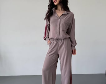 Conjunto informal de dos piezas para estar en casa, color capuchino con raya burdeos (corte holgado, tallas S-XL)