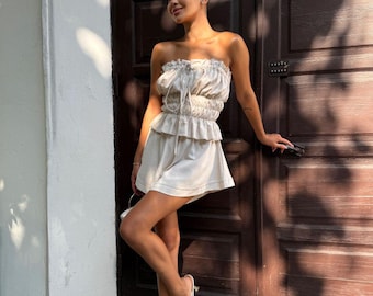 Two-Piece Linen Outfit: Strapless Ruffle Top - High-Waisted Shorts