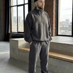 Completo da uomo in pile polare Graphite: calda felpa con mezza zip e pantaloni comodi