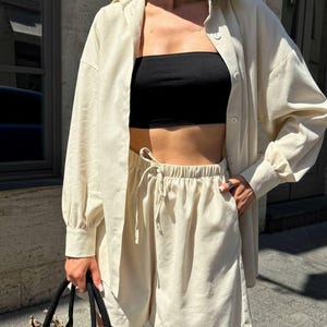 Conjunto de pantalones cortos de lino beige: ropa de estar por casa para mujer hecha a mano