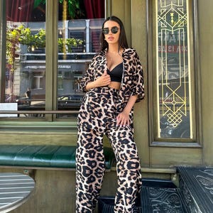 Leopard Print Outfit: Women&#39;s 3-Piece Pantsuit with Oversized Shirt