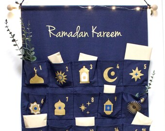 Personalized Ramadan calendar for filling, linen fabric, for hanging with wooden rod, reusable (blue and gold), Ramadan Kareem