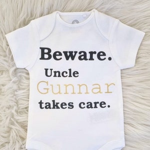Baby Body personalisiert, Onkel Tante, Paten, Geschenk für Geburt oder Baby-Party, mit Namen in Gold,Baumwolle