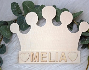 Plaque de porte, plaque nominative en bois, personnalisable, cadeau pour enfants/bébés, fait main, couronne avec nom, cœurs, jusqu'à 8 lettres en bois