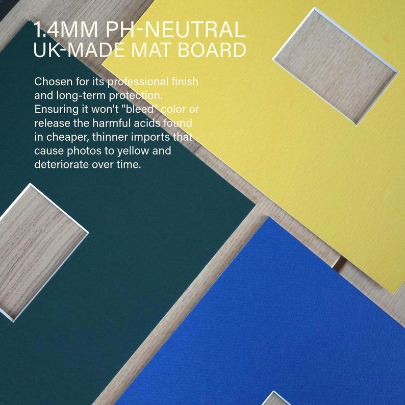 K&ouml;nnte beinhalten: Drei rechteckige Passepartouts in Gelb, Dunkelgr&uuml;n und Blau, jeweils mit einem mittigen rechteckigen Ausschnitt. Das gelbe Passepartout tr&auml;gt den Text: 1.4MM PH-NEUTRAL UK-MADE MAT BOARD. Ausgew&auml;hlt f&uuml;r ein professionelles Finish.