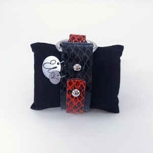 Personalized Italian Leather Cuff Bracelet: Modern Women&#39;s Jewelry