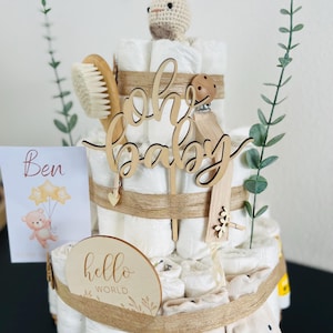 Torta di pannolini XXL, regalo per neonati boho neutro personalizzato con sonaglio, topper per torta, spazzola per capelli, cinturino per ciuccio, Hello World, biglietto