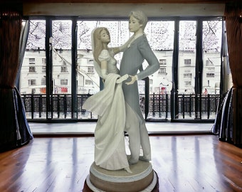 Lladro #1528, I Love You Truly (matte)