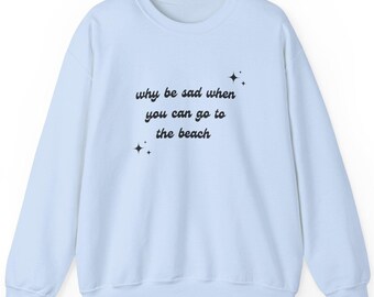 Varför vara ledsen när man kan gå till stranden Unisex Heavy Blend™ Crewneck|Trendig Crewneck|Varför vara ledsen Crewneck|Bekväm Crewneck|Strand Crewneck|