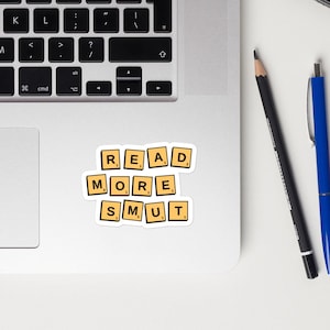 Pour en savoir plus Stickers sans bulles charbon, dicton livres, charbon, épicé, motif de carreaux de scrabble, cadeau autocollant Morally Grey Romance