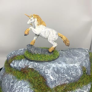 Unicorn Miniature - Hand Painted - For TTRPG