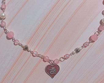 Collana con ciondolo a forma di cuore con angelo Y2K Coquette, collana di perline rosa fatta a mano, ciondoli in argento, ali d'angelo, collana con croce Y2K
