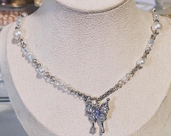 y2k butterfly necklace, silver y2k jewelry, purple beaded jewelry, coquette fashion accessories, dainty pendant, y2k heart necklace,