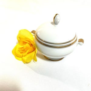 Vintage Mikasa Fine China sugar bowl style L3201 classic gold
