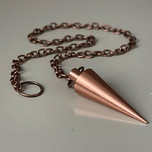 Pendolo da rabdomante in rame massiccio puro al 100% su catena decorativa color bronzo - Pendoli da divinazione a cono fatti a mano