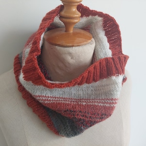Knitting pattern Harmonica cowl - knitting round scarf with color gradient and rib stitch