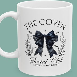 The Coven Witches Social Club Becher, süße Kokette Schleife, Schwestern in der Zauberkunst, Hexenzauberbecher, 11 Unzen Kaffeebecher