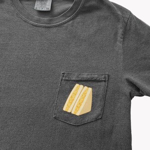 Tamago sando pocket t shirt in Pepper with egg sandwich print on chest pocket
