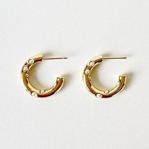 Gold-plated hoop earrings with inlaid pearls. Unique 18k gold plated hoop earring. Thick hoop earrings with encrusted pearls.
