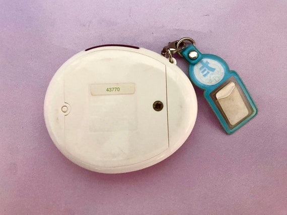 Tamagotchi School 501 ホワイト キーホルダー付き Tamagotchi School (wave 1): Dot White - Etsy