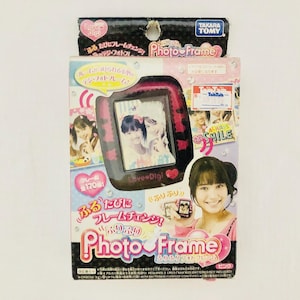 TAKARA TOMY Love Digi Photo Frame: Black and Pink (Kawaii Digital Frame Card for K-pop Idols)