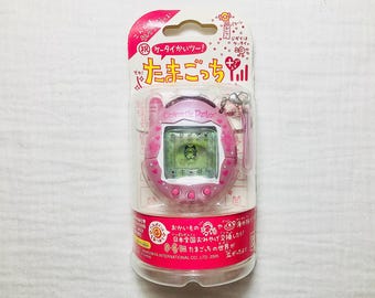 Tamagotchi Connection Keitai Japanese V3 (Edição Limitada | Apenas 300 Unidades Produzidas): Salão de Cosméticos com Angel Blue e Mezzo Piano (NOVO)