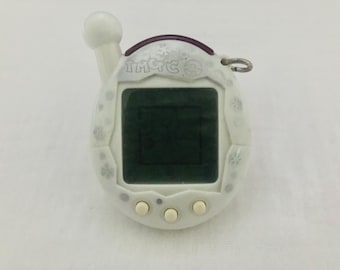 Tamagotchi Connection Entama (Japanese V4): Silver Snowflakes