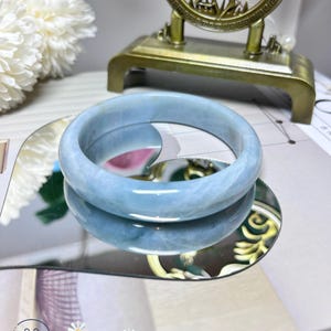 57,8 mm Rozmiar M Błękitny z chmurami białej bawełny Płaski wewnątrz Bransoletka z jadeitu Feicui z certyfikatem Birma klasy A Autentyczny