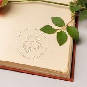 Prenota embosser personalizzato, timbro libro personalizzato, timbro embosser biblioteca, regalo per gli amanti del libro, dalla biblioteca di, timbro Ex Libris immagine 9