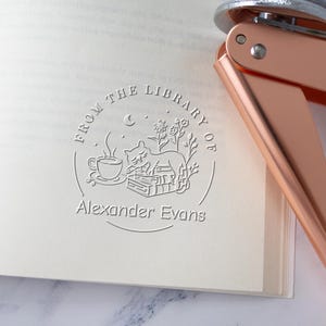 Gepersonaliseerde boekembosser, aangepaste boekstempel, bibliotheekreliëfstempel, uit de bibliotheek van, Ex Libris-stempel, cadeau boekenliefhebber