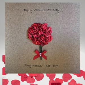 Die ultimative Valentinstagskarte - Ein Dutzend roter Rosen auf 100% recycelter Karte
