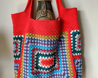 Red and colurful chrochet shoulderbag in grandma&#39;s squares pattern tote bag for the beach chic market bag and allday bag in vintage style