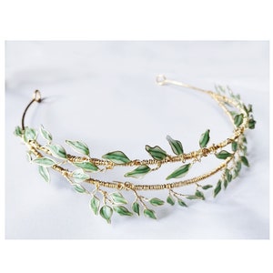 Green leaf crown headpiece.