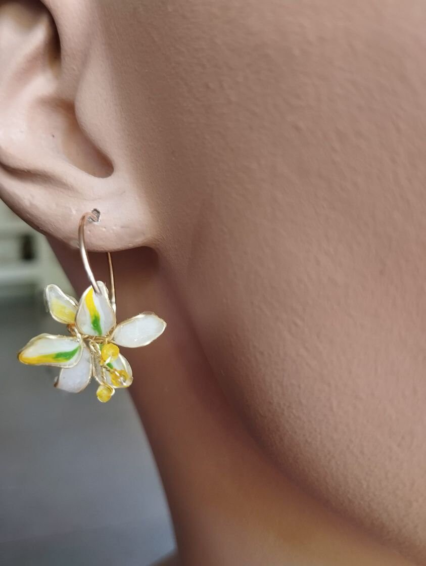 Lilly Flower Earring White main image 1