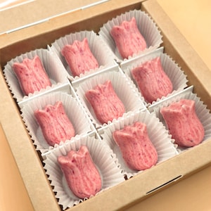 Tulip-Shaped Raspberry Chocolate Candy with Turkish Pişmaniye  – Handmade Floral Sweets Gift Box by TM Lvivski Kraftovi Bombony