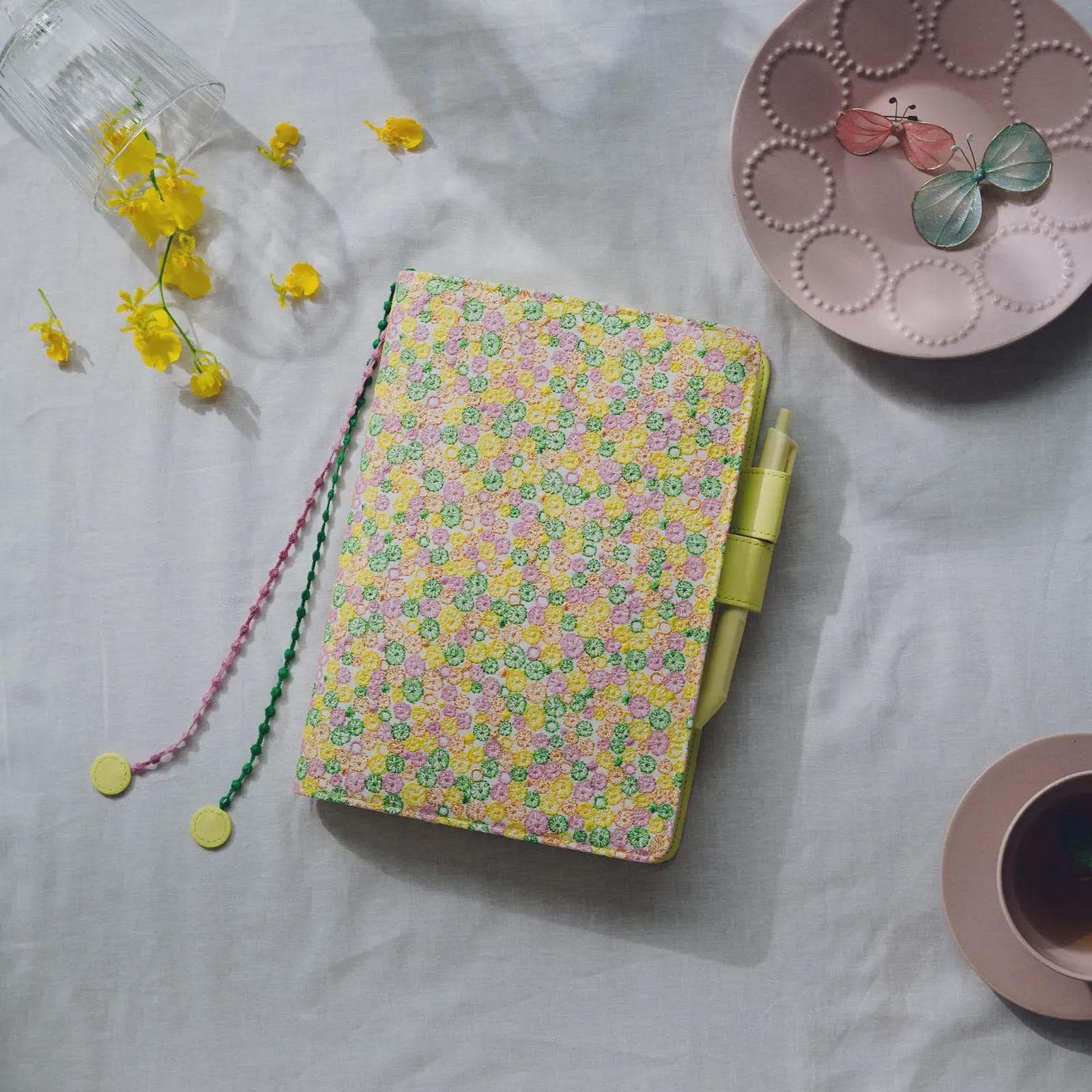 A5 Hobonichi Techo 2026 Minä Perhonen: Skyful (yellow) - COVER