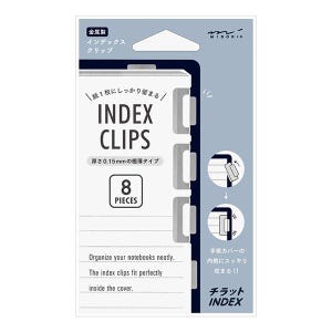 Puede incluir: Un paquete de 8 clips de índice plateados para cuadernos. Los clips tienen 0,15 mm de grosor y están diseñados para encajar perfectamente dentro de la cubierta de un cuaderno. El paquete presenta el texto "Index Clips" y "8 Piezas".