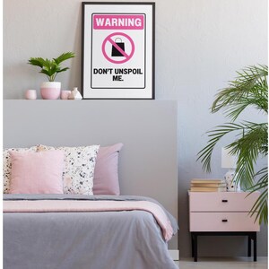 Decoración Y2k / Humor femenino / Chica de tienda / Apartamento tipo estudio / Núcleo Y2k / Póster Y2k / Pequeño obsequio / Maximalista / Diseño de dormitorio / Póster rosa