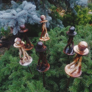 Estacas de jardín de peones de ajedrez de metal oxidado: Decoración de Alicia en el País de las Maravillas