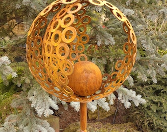 Perle der Weisheit: Große 14-Zoll-handgeschweißte rostige abstrakte Kugelskulptur. Gartenkugelskulptur