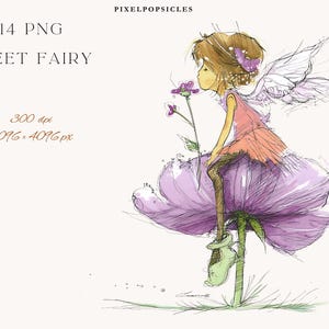 Può includere: Illustrazione ad acquerello di una fata che annusa un fiore. La fata indossa un vestito rosa ed è appollaiata su un grande fiore viola. L'immagine include il testo "14 PNG SWEET FAIRY" e i dettagli sulla risoluzione dell'immagine.