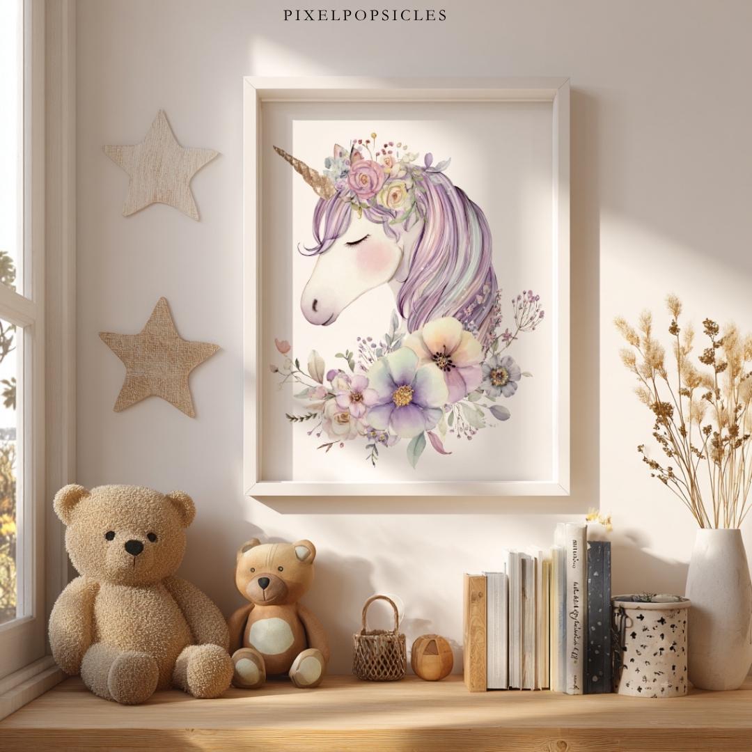 水彩画風ユニコーンのクリップアート、紫色のたてがみ、花柄の子供部屋