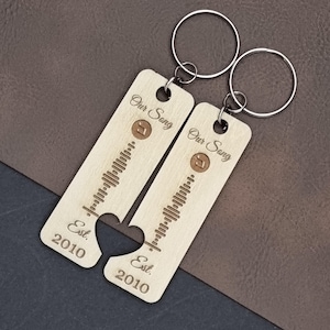 Personalised Music Code Keychain, Scannable Spotify Personalised Keychain, Custom Music Song Keyring, Engraved Keychain, Wooden Wood