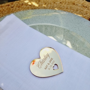 Hart gegraveerde gepersonaliseerde plaatsnamen bruiloft, bruiloftsdecor, gastnaamplaatsen, goud, zilver, roségouden zitplaats, luxe plaatskaarten