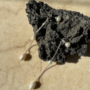 Silver Pearl Drop Earrings Bridal Pearl Earrings 22K Gold Dangle Earrings Wedding Earrings Long Pearl Earrings Bridesmaids Gift Mom gift zdjęcie 1