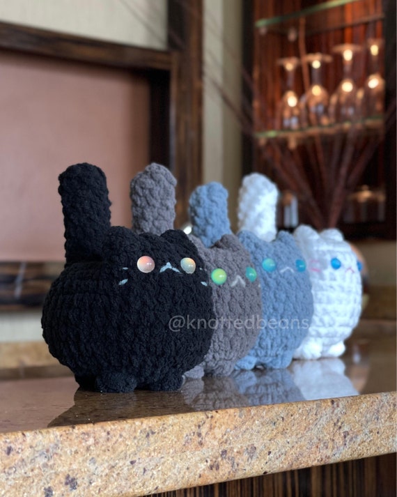 Gato de peluche de color simple y macizo hecho a mano para