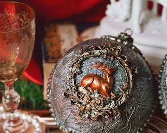 Kerstboomornament hert · Bronzen medaillon hert · Donkergroene bladtextuur bol polymeerklei